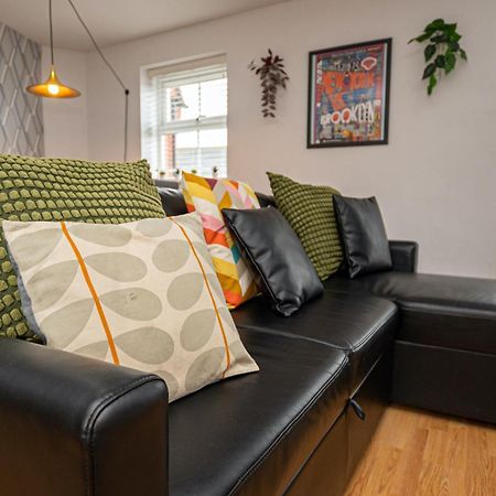 Garfield House, 3 Bed House, Sleeps 7, Nr Rushden Lakes, Allocated Parking, Corporates Welcome Wellingborough Exterior photo