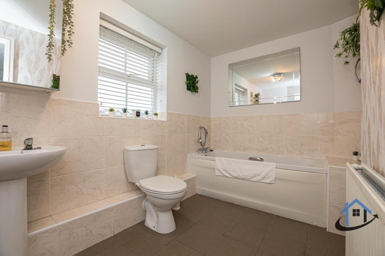 Garfield House, 3 Bed House, Sleeps 7, Nr Rushden Lakes, Allocated Parking, Corporates Welcome Wellingborough Exterior photo