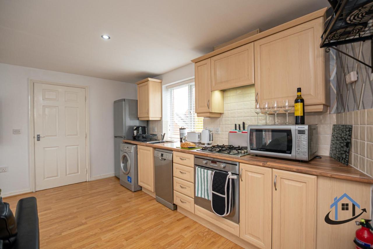 Garfield House, 3 Bed House, Sleeps 7, Nr Rushden Lakes, Allocated Parking, Corporates Welcome Wellingborough Exterior photo